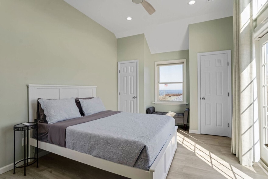 Building Photo - 76 Creek Rd