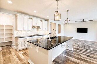 Building Photo - 9742 Thatcher Ave