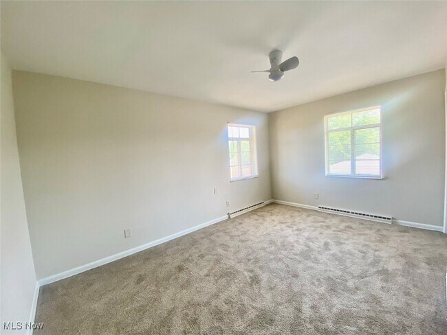 Building Photo - 463 Treeside Dr