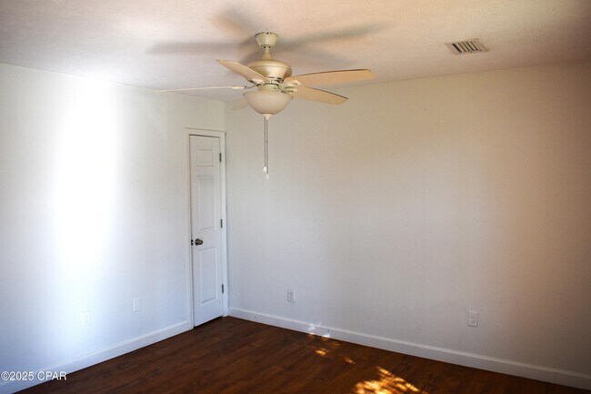 Building Photo - 3722 Burnham Way