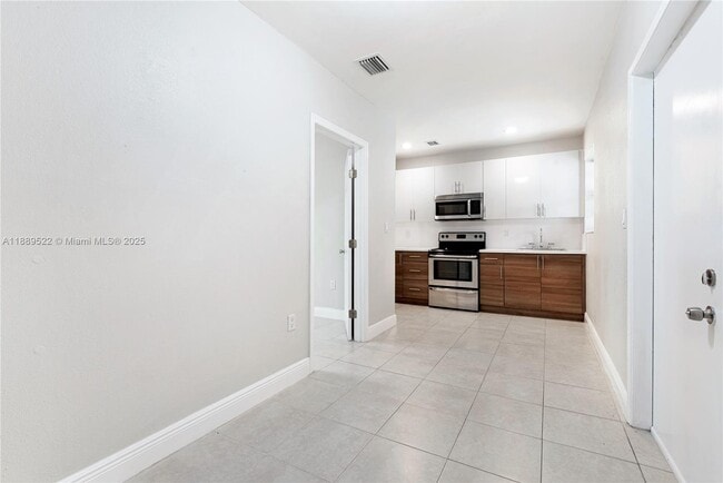 Building Photo - 214 Salamanca Ave