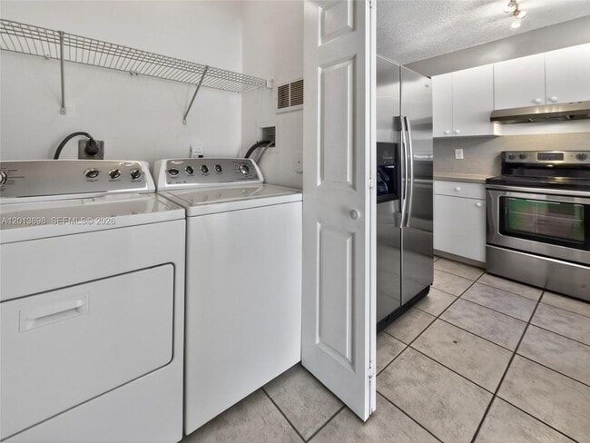 Building Photo - 5405 SW 125th Terrace