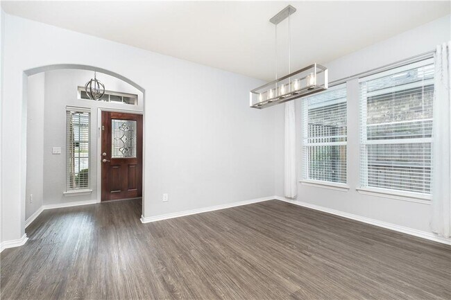 Building Photo - 720 Bonnet Blvd