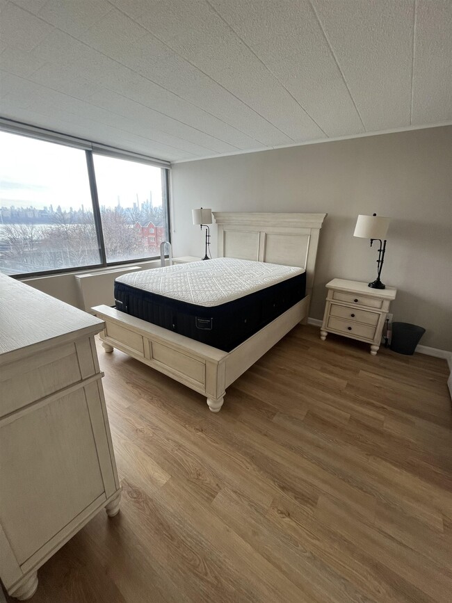 Building Photo - 9060 Palisade Ave