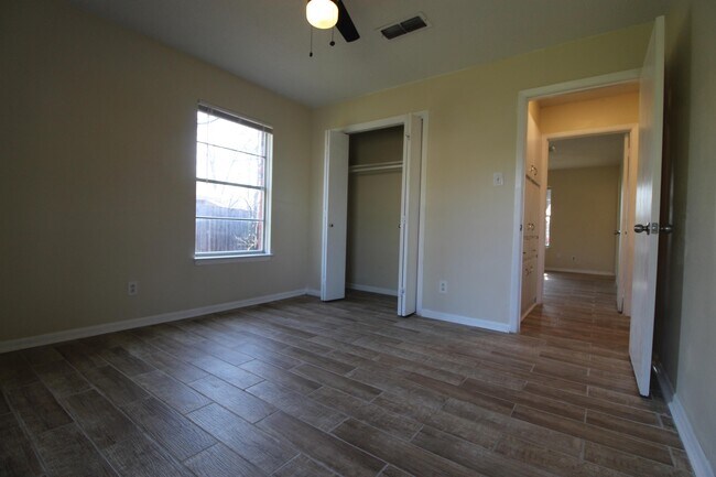 Building Photo - 3303 Brookbend Dr