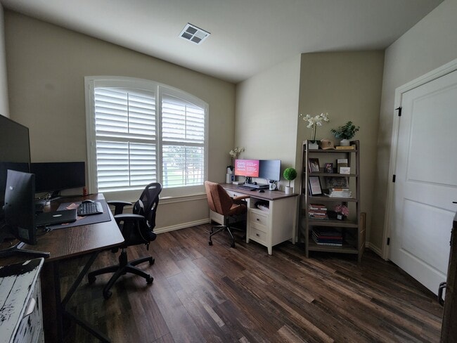 Building Photo - 10905 Marion Dr