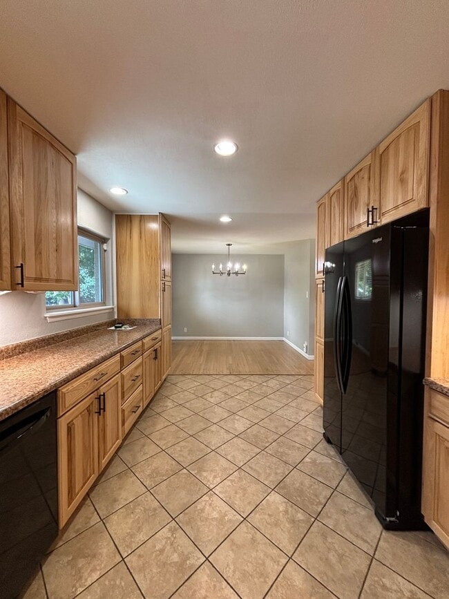 Building Photo - 3 Bed/2 Bath Ranch Home on Large Lot with Oversized Garage