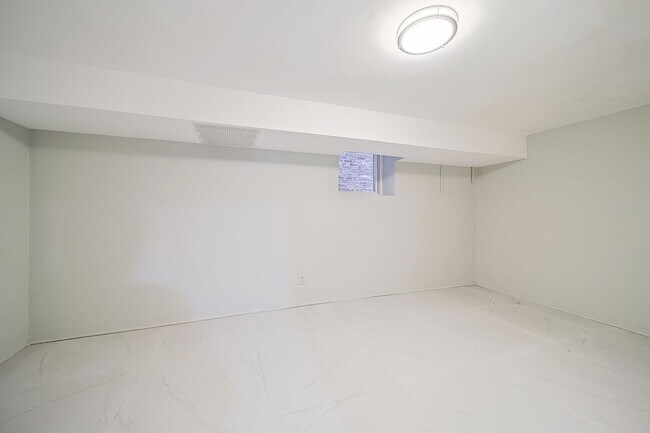 Building Photo - 5302 Hudson Ave