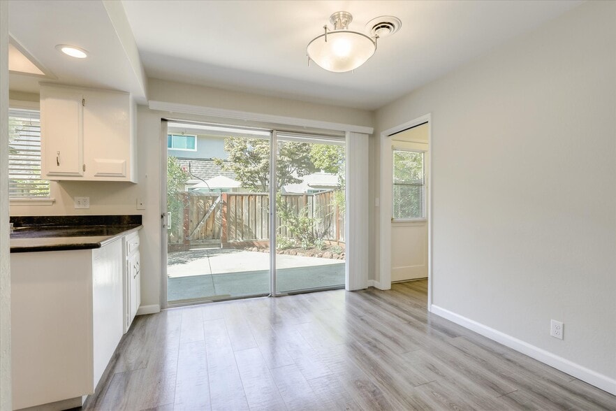 Building Photo - 66 Miramonte Dr