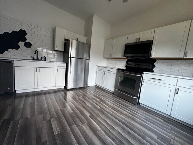 Building Photo - 425 E Gunter St