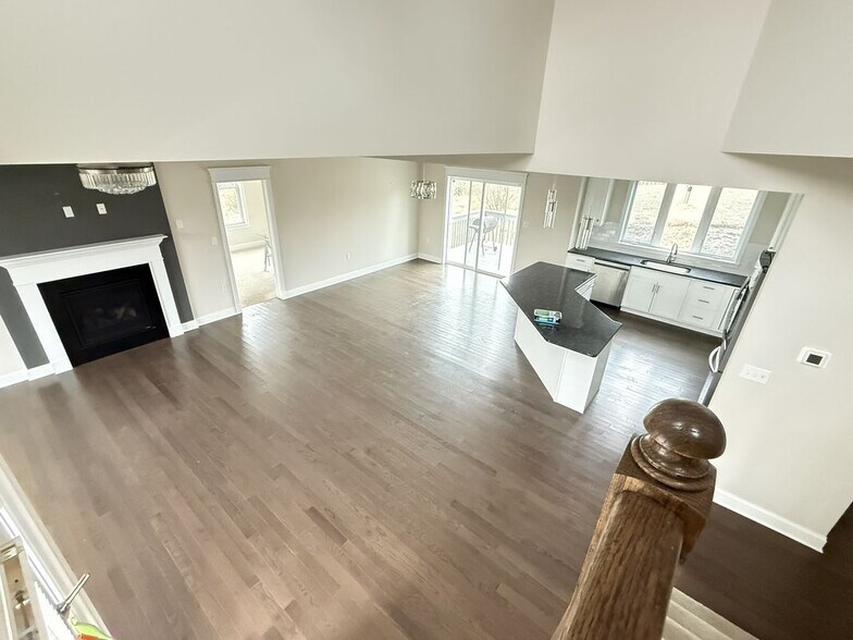 Building Photo - 584 Westlake Dr