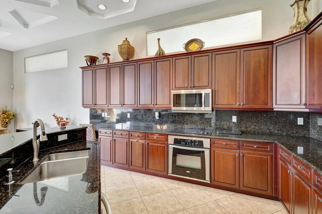 Building Photo - 9315 Via Classico W