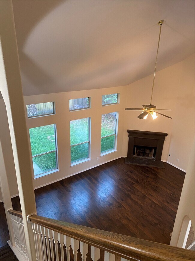 Building Photo - 9210 Hidden Lake E Dr