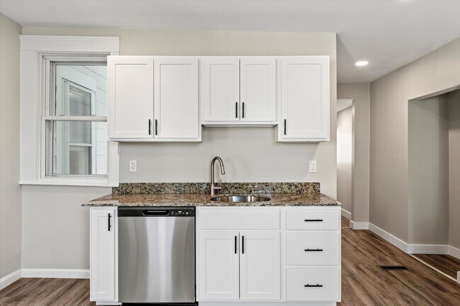 Building Photo - 378 S Mammoth Rd