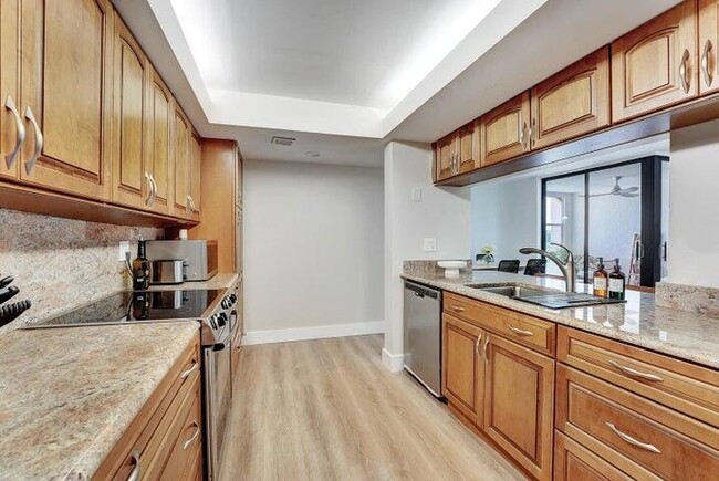 Building Photo - 500 Egret Cir