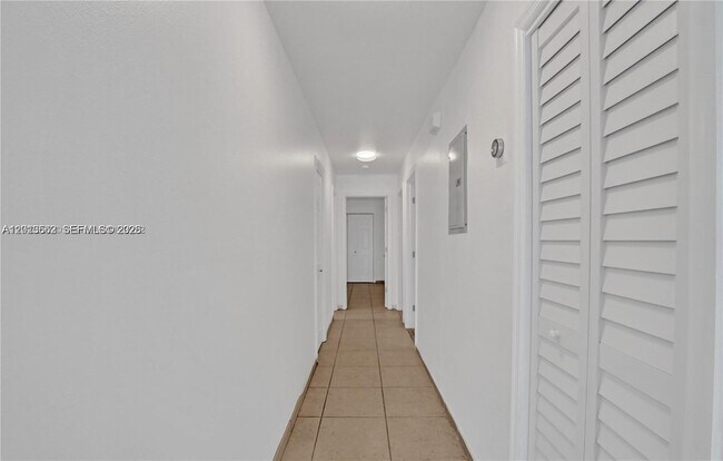 Building Photo - 2747 SW 17th St
