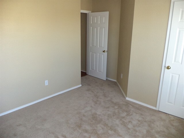 Building Photo - 1601 White Oak Rd