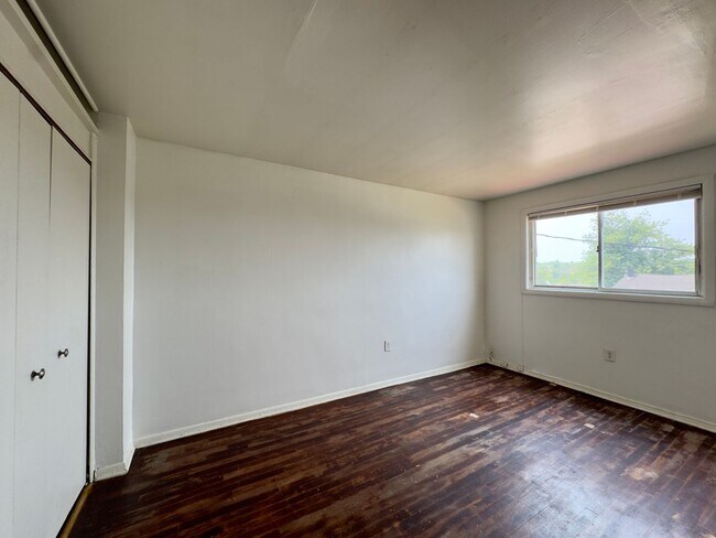 Building Photo - 5731 Denwood Ave