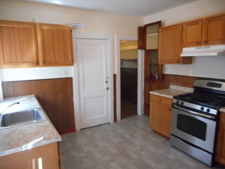 Building Photo - 58 Lithgow St