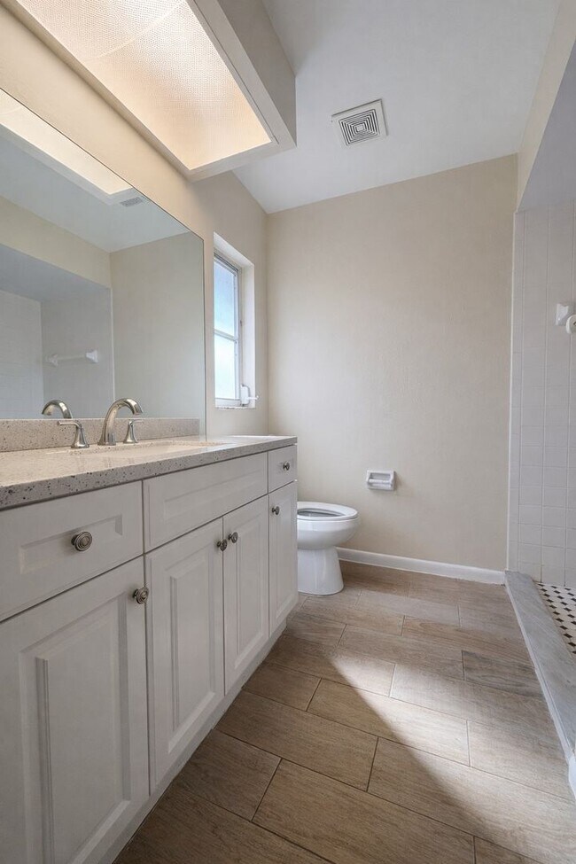 Building Photo - 5014-5014 26th St SW