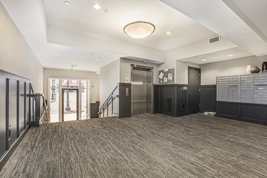 Lobby 2 - 430 Union Ave NE