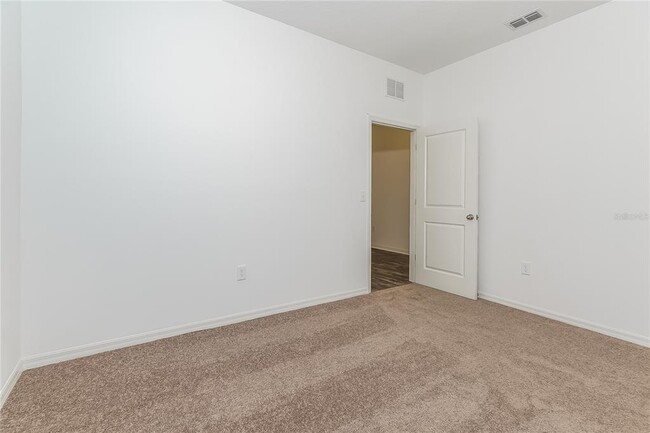 Building Photo - 194 Hidden Lk Lp