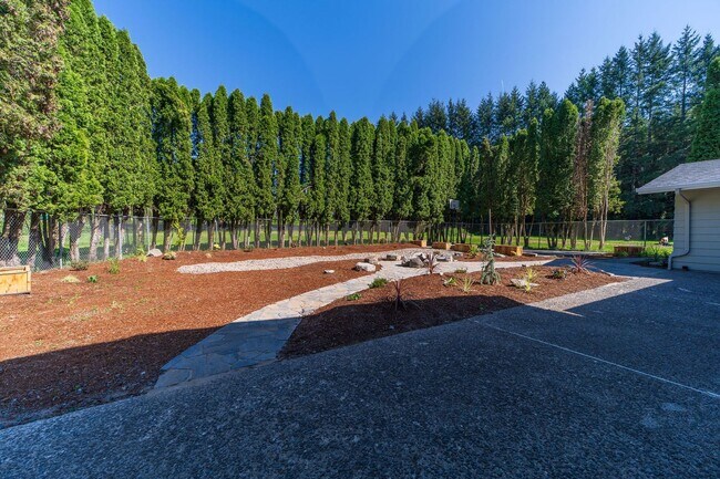 Building Photo - Rare 6 Bedroom Country Ranch Home – Dream Come True!