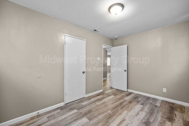 Building Photo - 5 Boles Ave