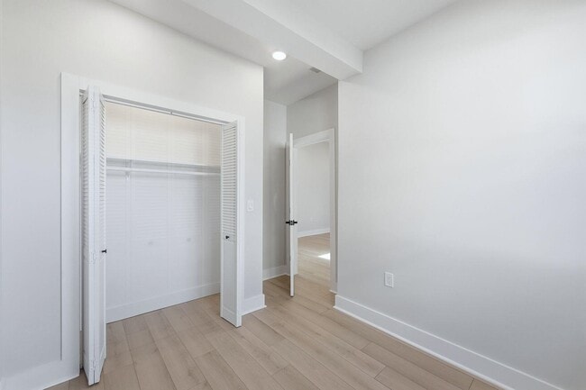 Building Photo - 1205 Hillside Pl