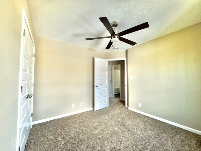 Building Photo - 1161 Tybee Dr