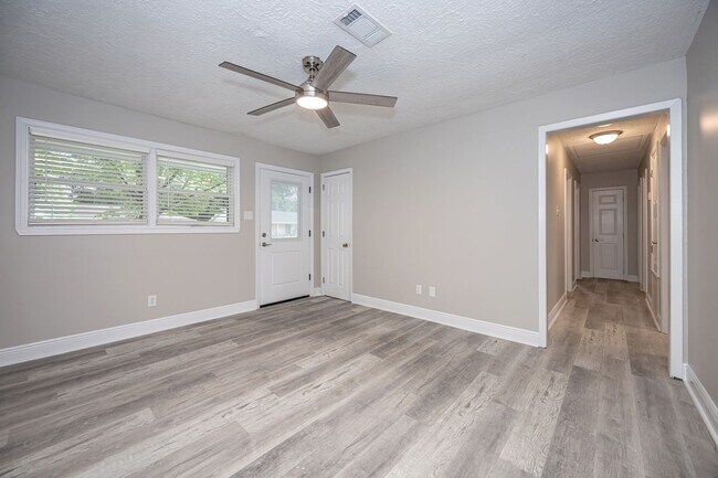 Building Photo - Charming Home in the Heart of Ocean Springs!