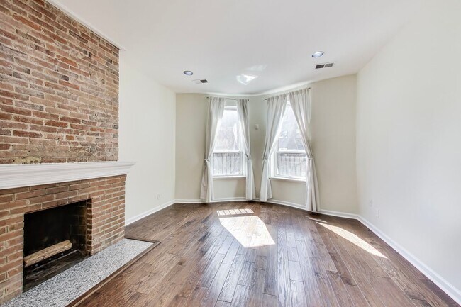 Building Photo - Peaceful 2BD/2BA - Two Level Condo in the Heart of Dupont Circle!
