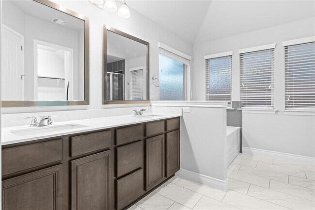 Building Photo - 7704 Vista Mejor Dr