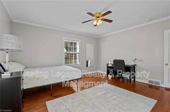 Building Photo - 156 Rosedale Cir