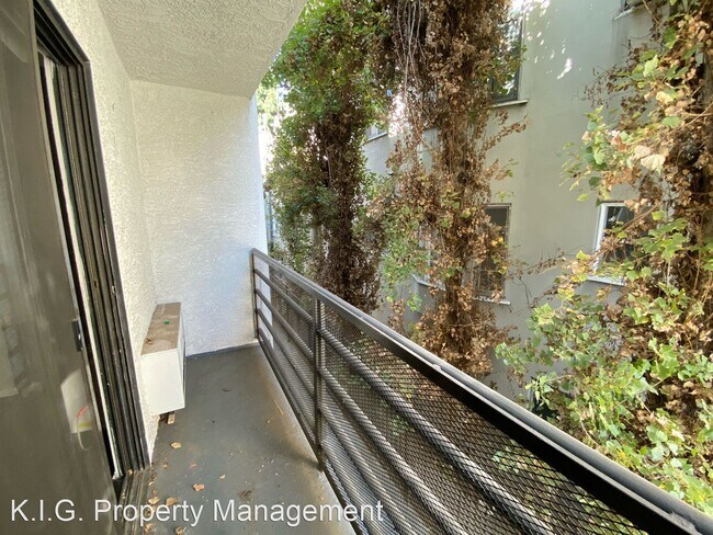 Building Photo - 1 br, 1 bath Apartment - 827 S. Wilton Pla...