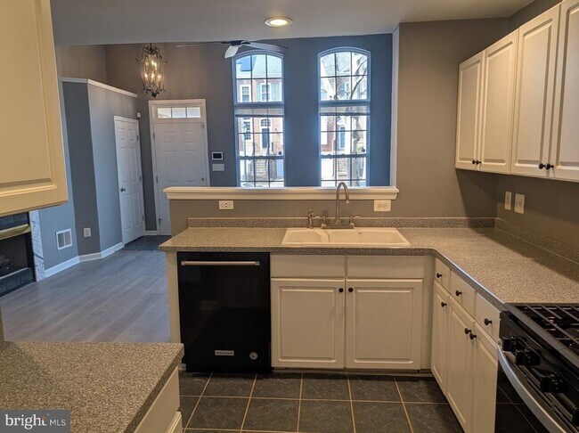 Building Photo - 1891 Crescent Park Dr