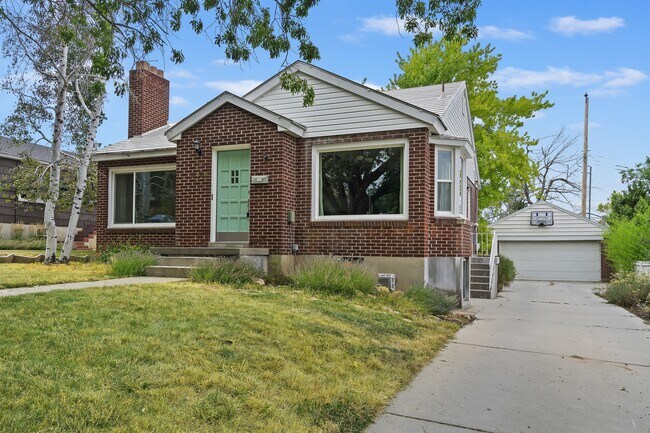 Building Photo - 2326 Bryan Ave
