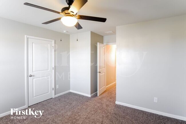 Building Photo - 216 Rhodes Ct