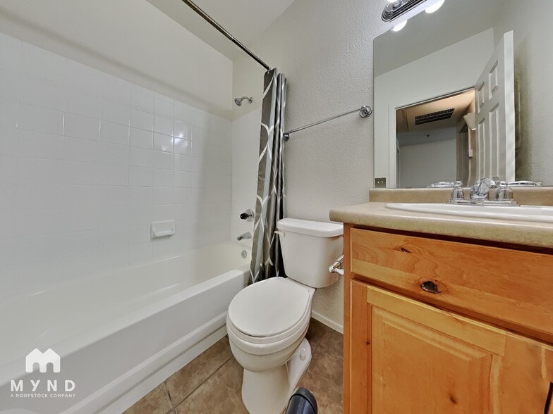 Building Photo - 1825 W Ray Rd