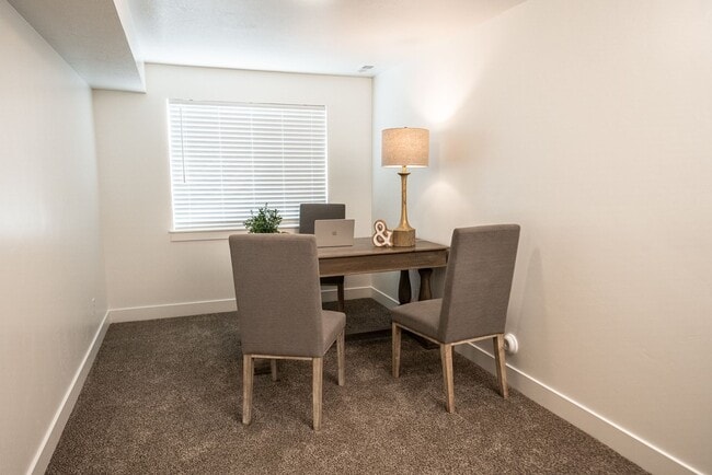 Building Photo - Brand New Luxury 3 Bedroom 2.5 Bath with Office & Family Room for Rent Richmond, Utah