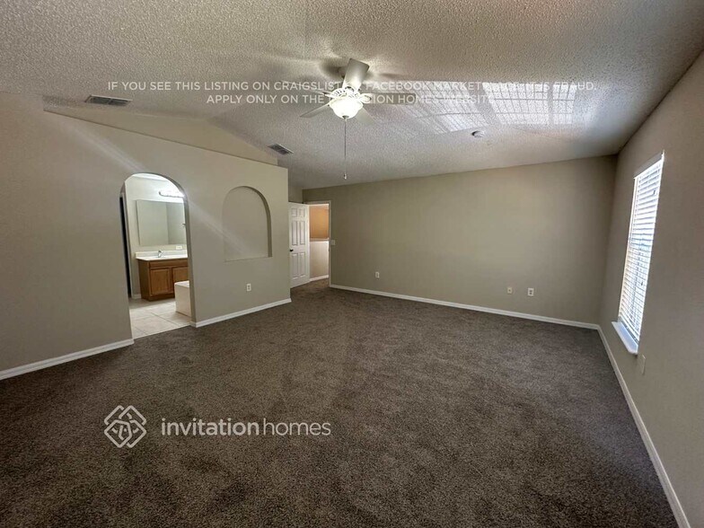 Building Photo - 3165 Hoover Dr