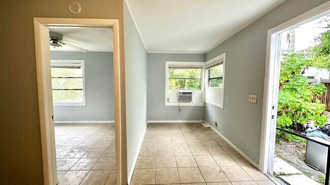 Building Photo - 3804 Miller Ave