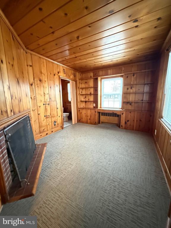 Building Photo - 118 St Marys Ave