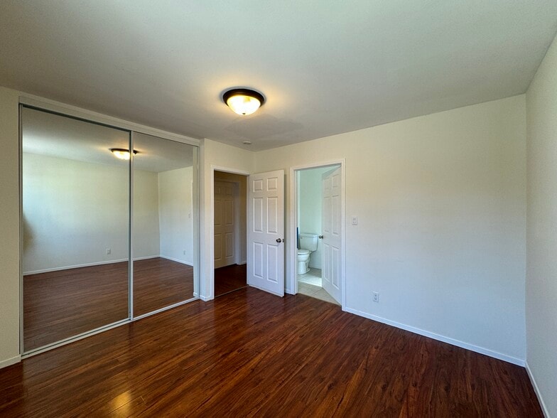 Building Photo - 1183 N Normandie Ave