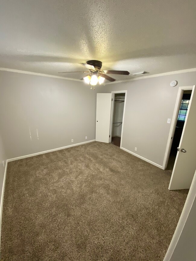 Building Photo - 4010 Honeysuckle Ln