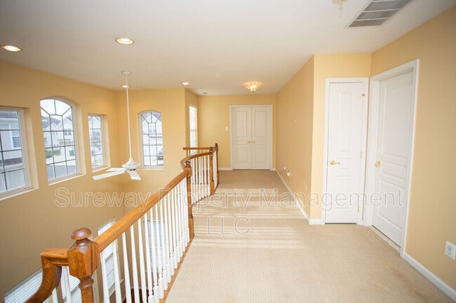 Building Photo - 42 Tudor Ct