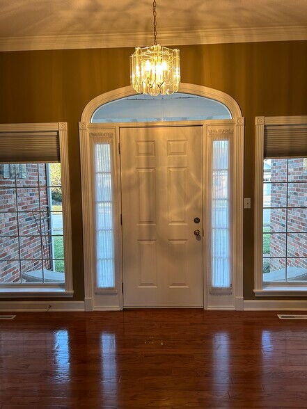 Building Photo - 700 Sudbury Dr