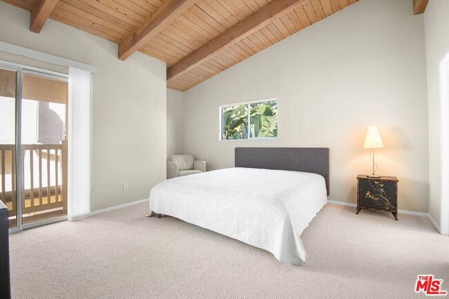 Building Photo - 916 15th St