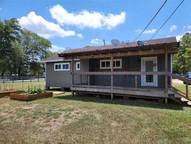 Building Photo - 12123 Old County Rd