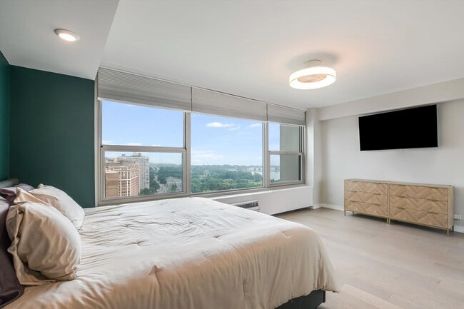 Building Photo - 3600 N Lake Shore Dr